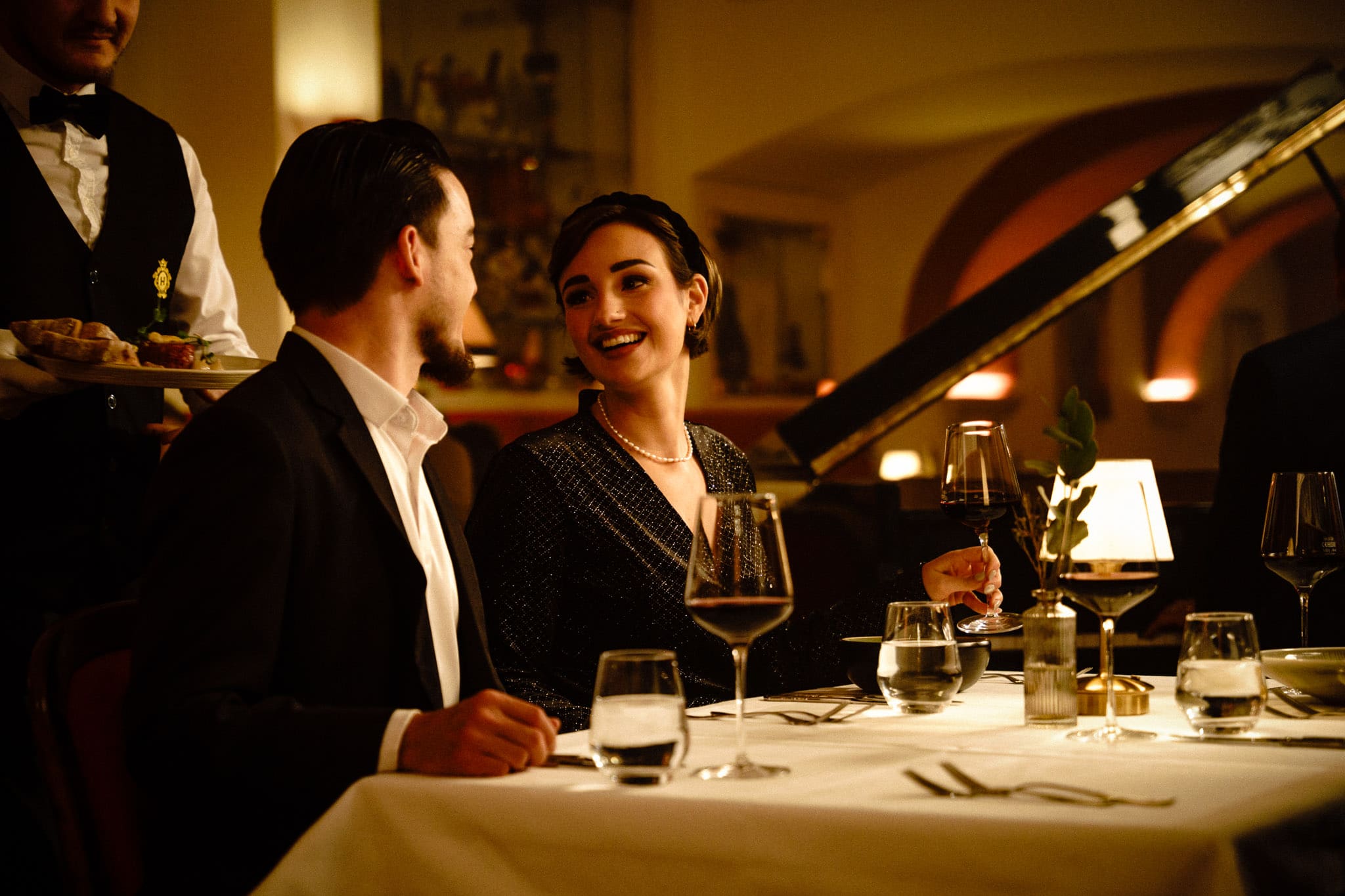 Elegantes Dinner mit Service im Café Herzog